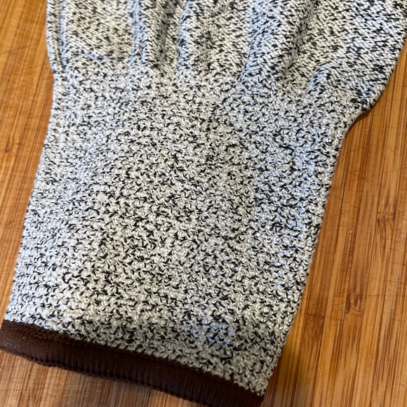 Henckels Protective Cut-Resistant Glove - Picture 2 of 3